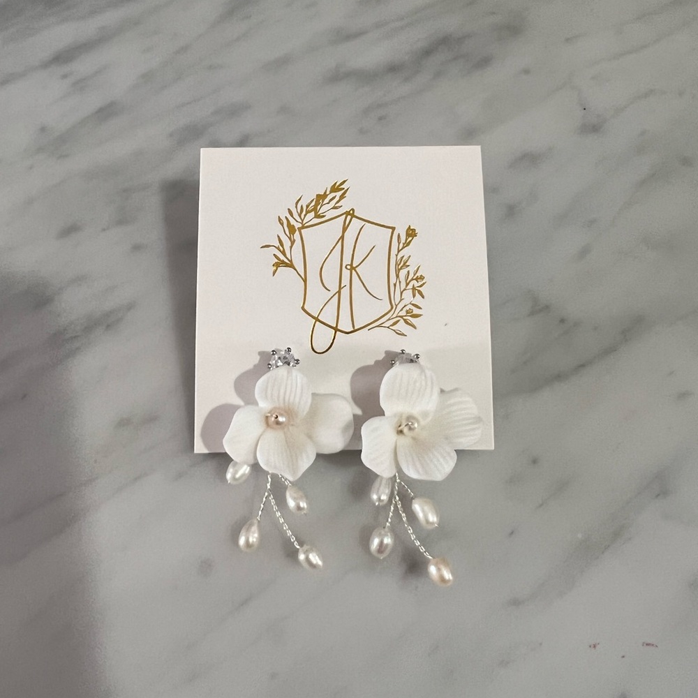 Elegant White Floral Earrings